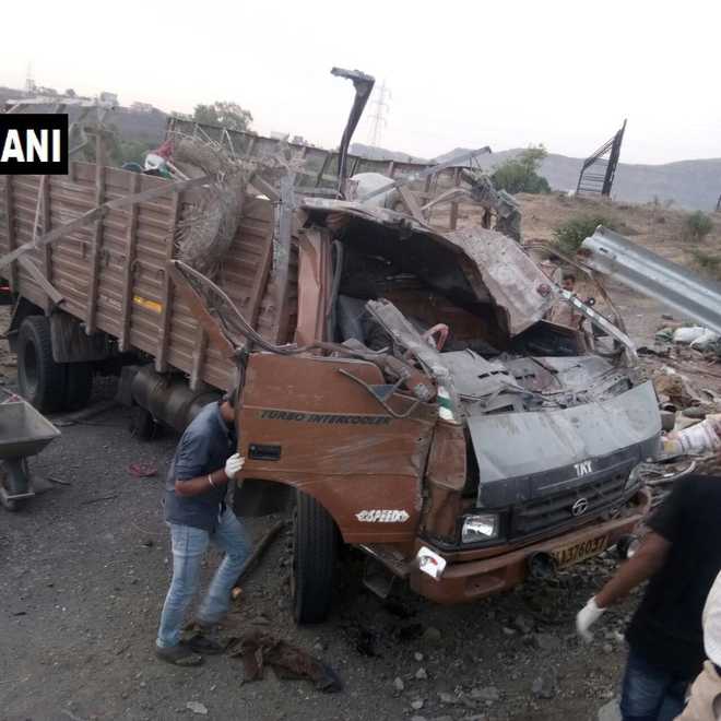 18 labourers killed, 15 hurt as truck overturns in Maharashtra : The ...