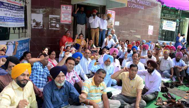 BSNL unions hold protest