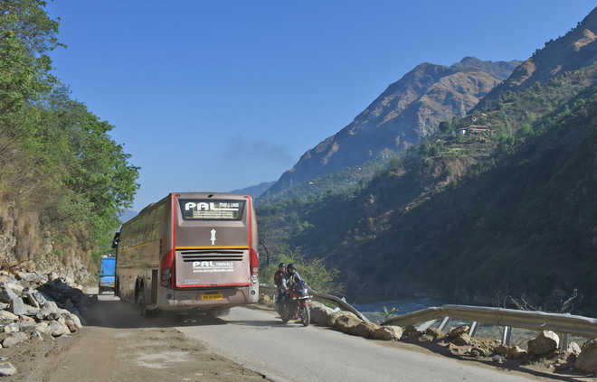 Manali four-laning work leaves hoteliers worried