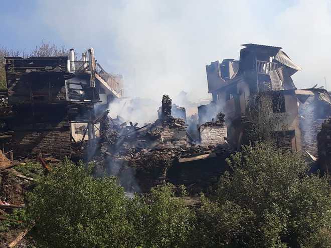 40 houses gutted as massive fire breaks out in Rohru village in HP