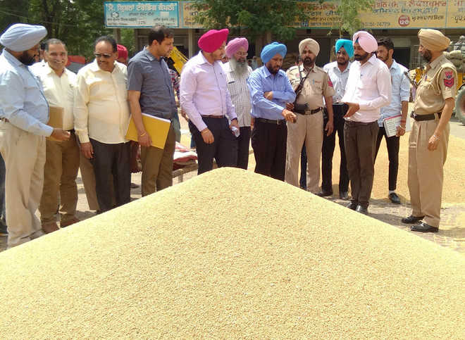 Mansa DC inspects wheat procurement centres