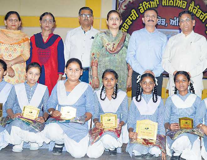 Prize distribution function held