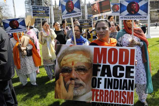 Tricolour ripped, anti-Modi protests turn violent in UK - The Tribune
