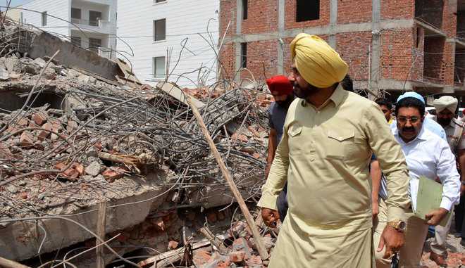 Panel to look into building collapse