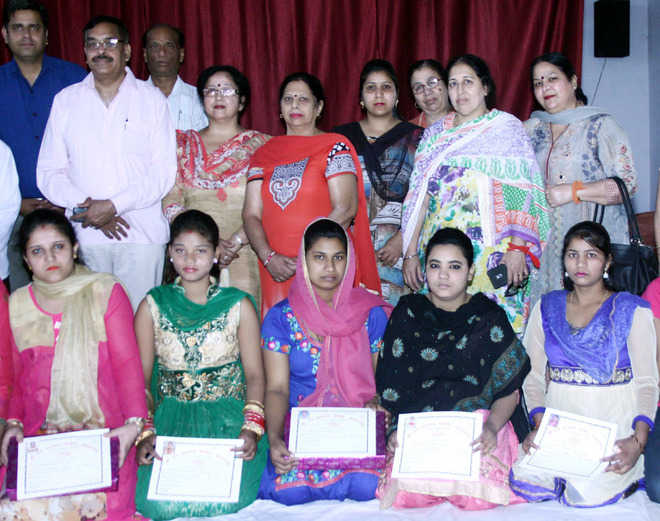 Shree Ram Sharnam felicitates trainees of vocational course