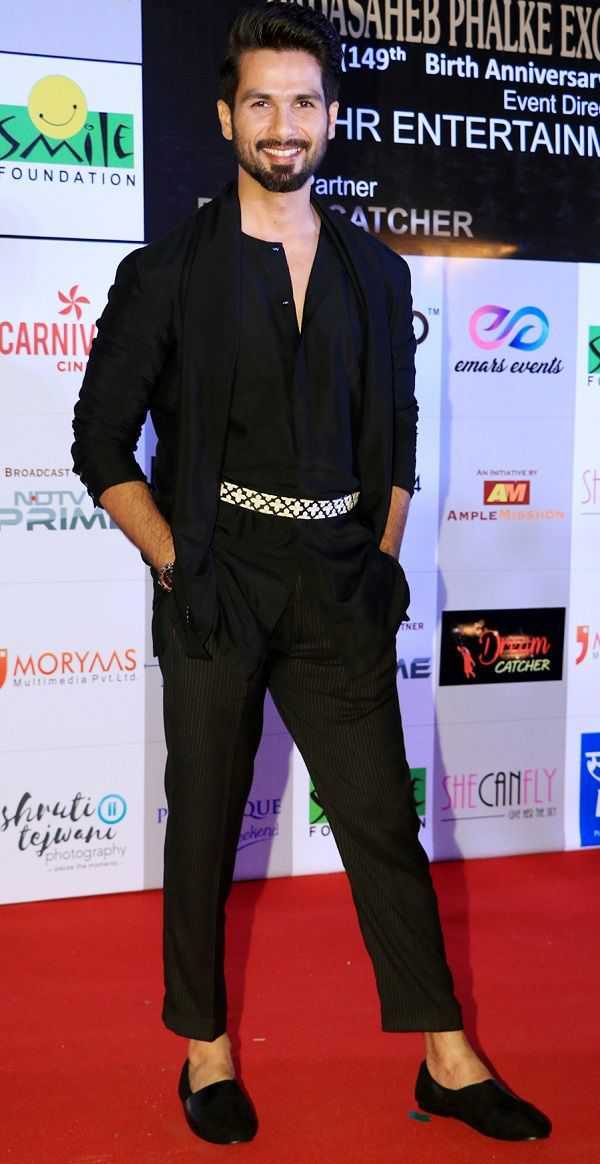 I dedicate my  award to Mira: Shahid Kapoor