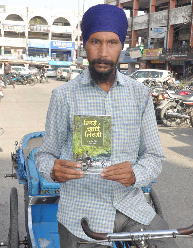 After penning book, rickshaw puller begins social service