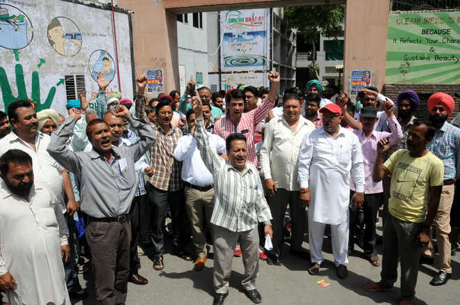MC workers stall work, go on indefinite strike
