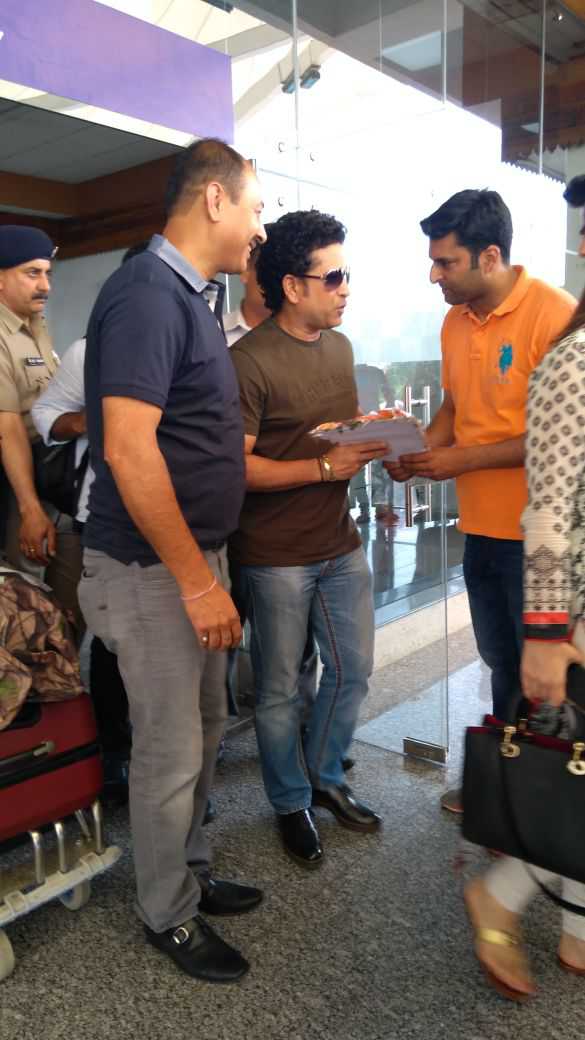 Sachin Tendulkar arrives in Dharamsala to meet son Arjun at cricket academy
