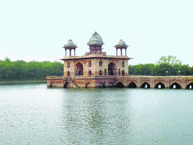 Jal Mahal can be tourist hotspot