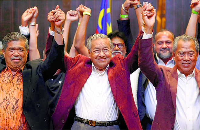 Malaysia’s Mahathir sworn in as world’s oldest leader