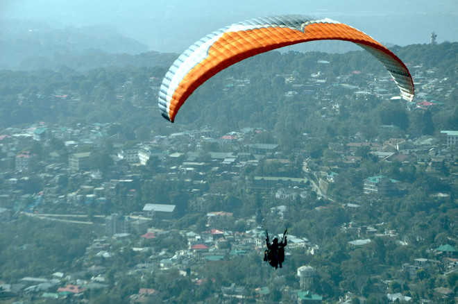 Licences of 10 paraglider pilots in Billing suspended