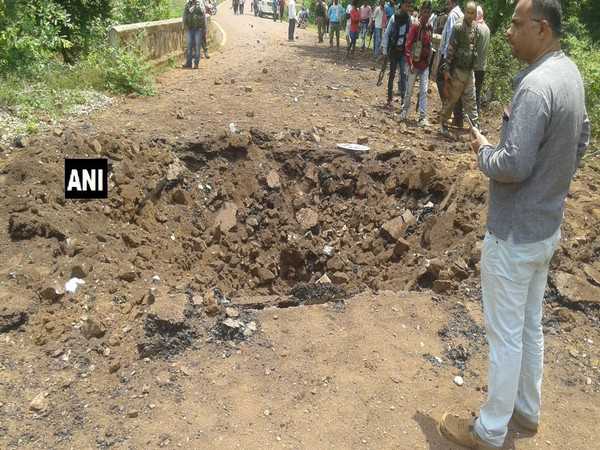 Naxals blow up police vehicle in Chhattisgarh''s Dantewada; 7 cops dead