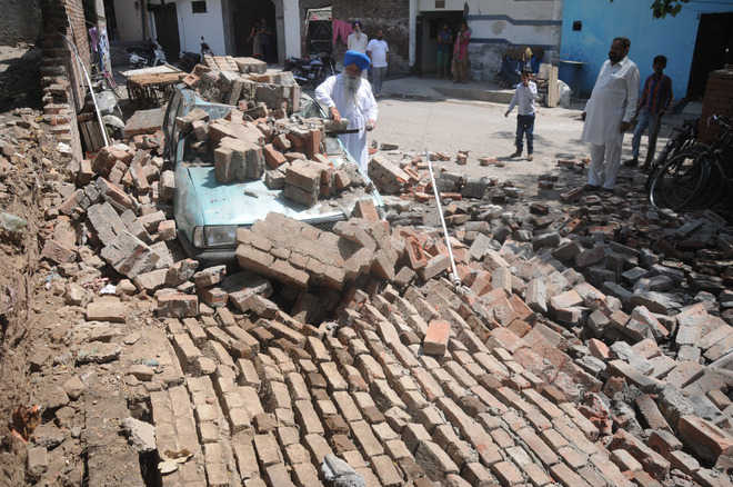 Wall of govt school collapses at Sunet