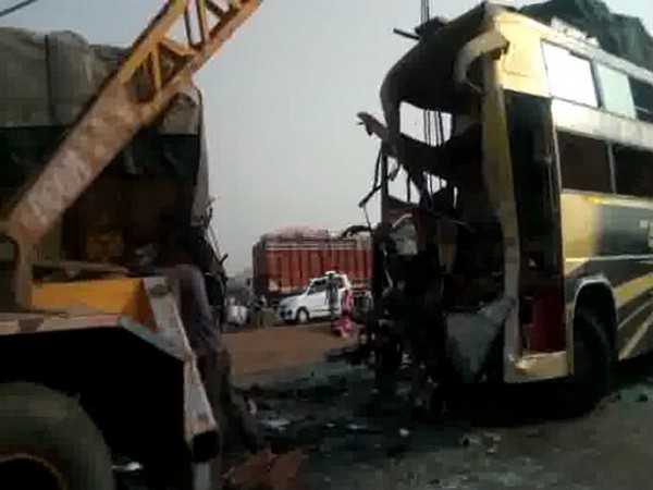 10 killed, 47 hurt as bus rams into truck in MP