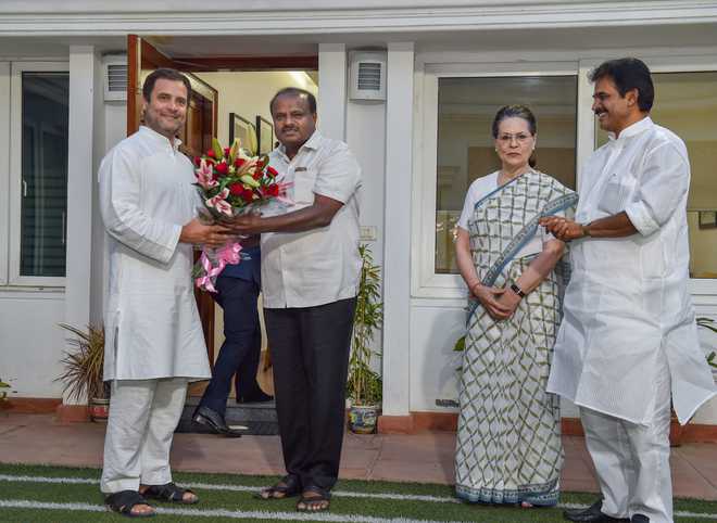 Karnataka CM-designate Kumaraswamy meets Sonia, Rahul on govt formation