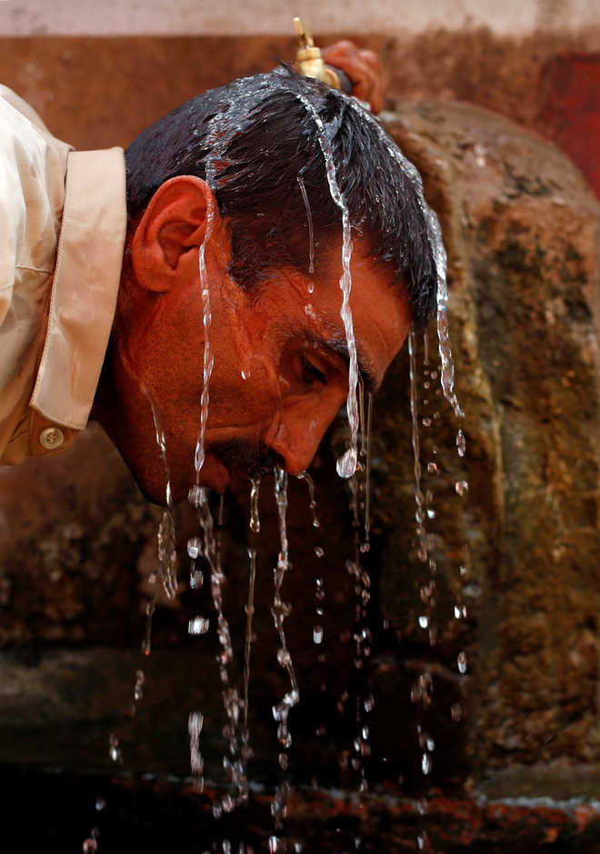 Heatstroke kills 65 in Pakistan