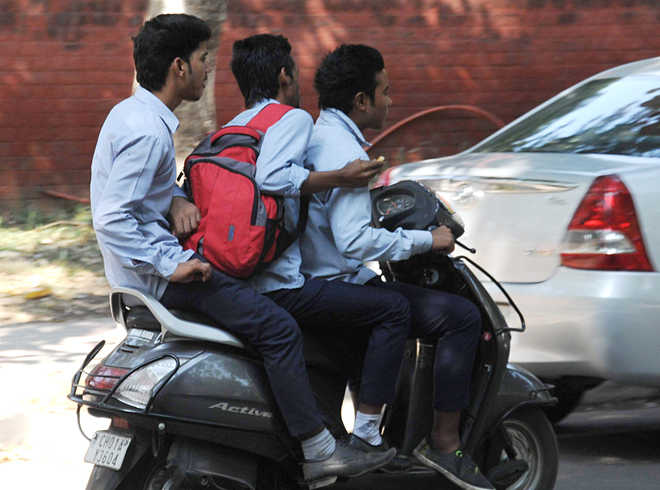 HC raps state for misleading report on helmet-less riding