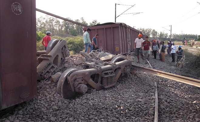 Goods train derails near Sanaura village