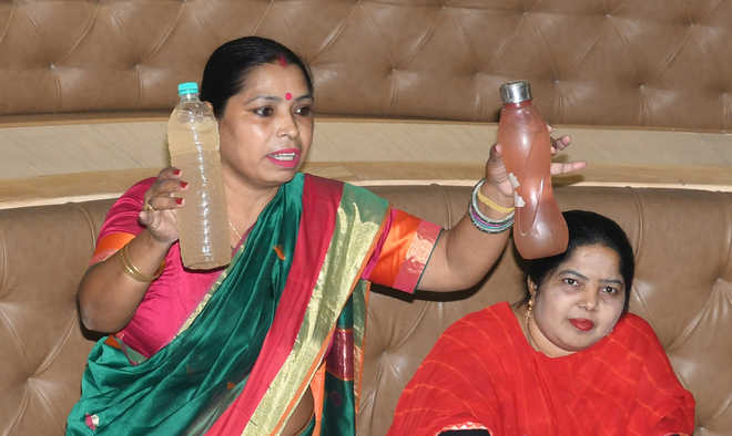 Cong, BJP spar over water crisis