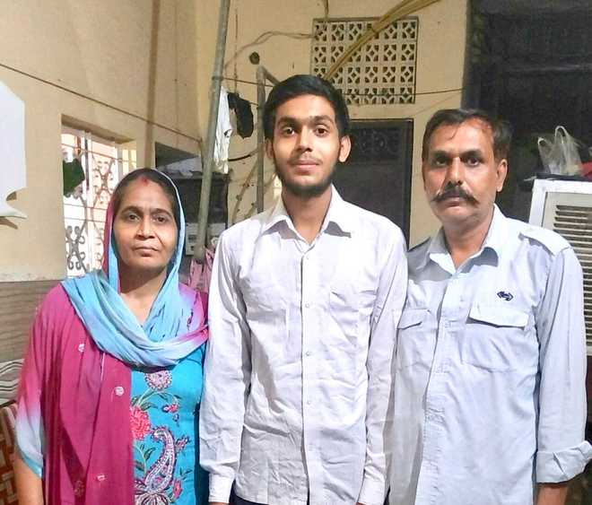 DTC driver’s son tops CBSE Class 12 in science stream
