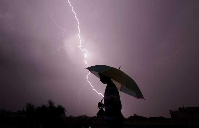 15,000 lightning strikes recorded in 4 hours across Britain