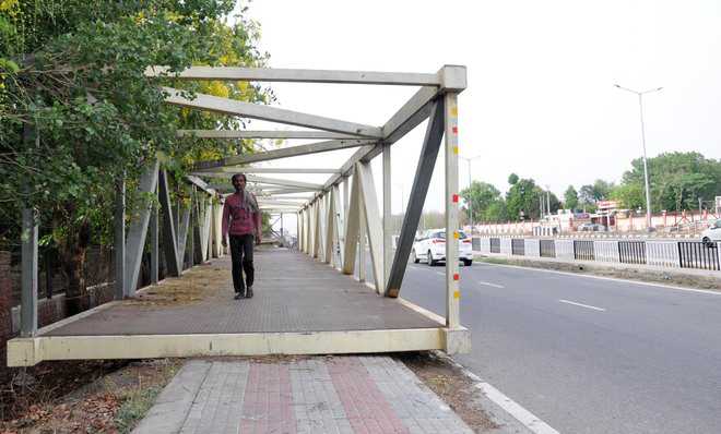Construction of four overbridges in limbo