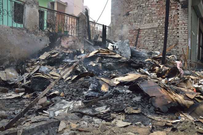 Early morning fire scare at Naali Mohalla; PSPCL blamed