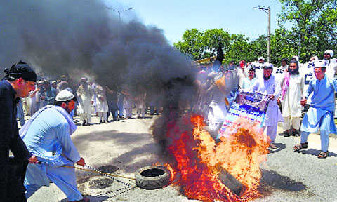 Protest in Peshawar over order on Gilgit-Baltistan