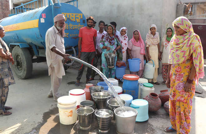 Water crisis hits city areas : The Tribune India