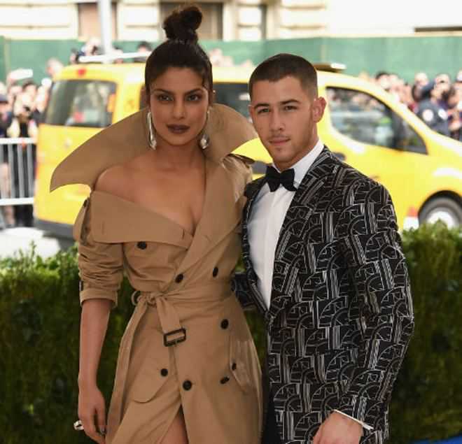 Priyanka Chopra, Nick Jonas get cosy on dinner date : The Tribune India