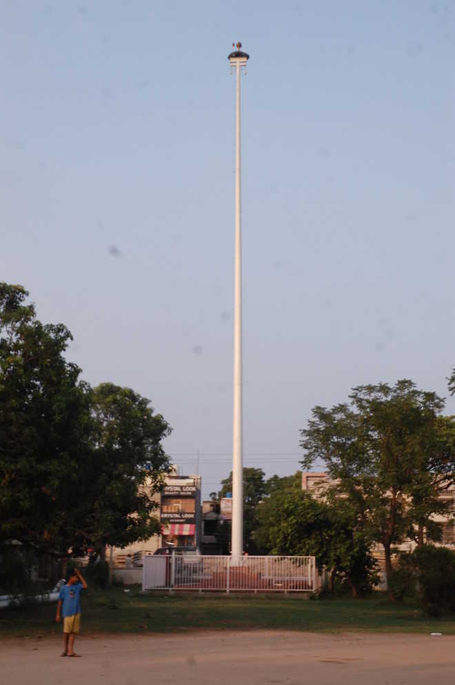 National Flag again missing from pole