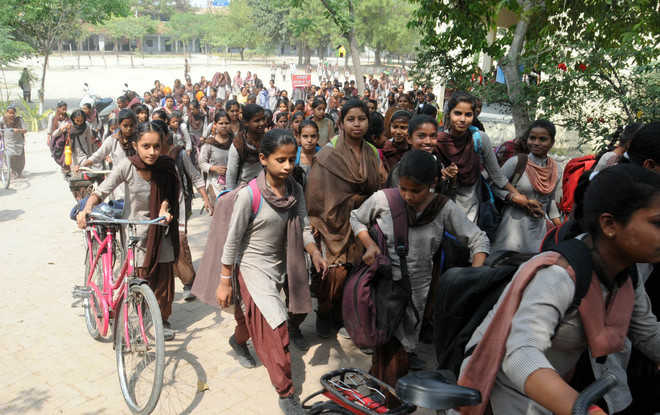 Fund crunch haunts govt schools