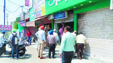 10 shops sealed for not paying property tax
