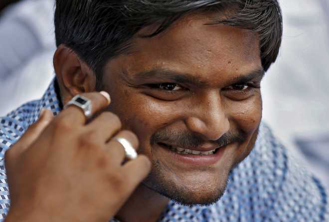 Hardik claims Rupani has resigned; CM rubbishes it as ''lie''