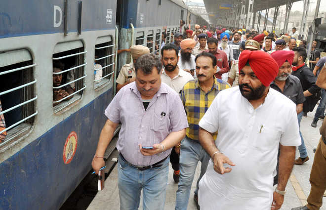 Surprise checks reveal maintenance negligence on trains at city rly station