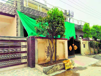 Residents build homes on govt land in Joginder Nagar