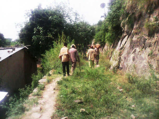 No roads, villagers forced to trek miles to reach Samba