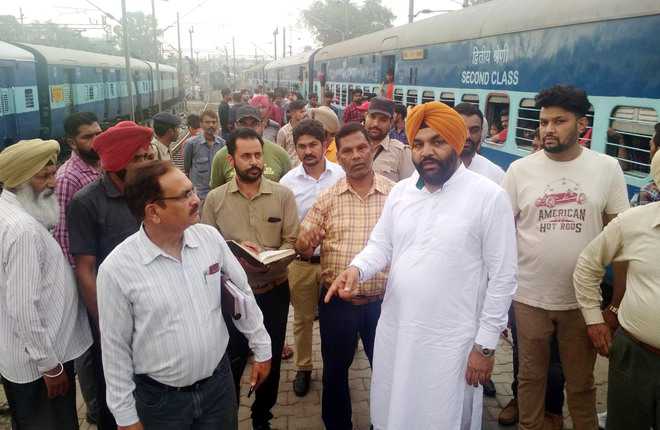 After three days, Aujla again inspects railway station