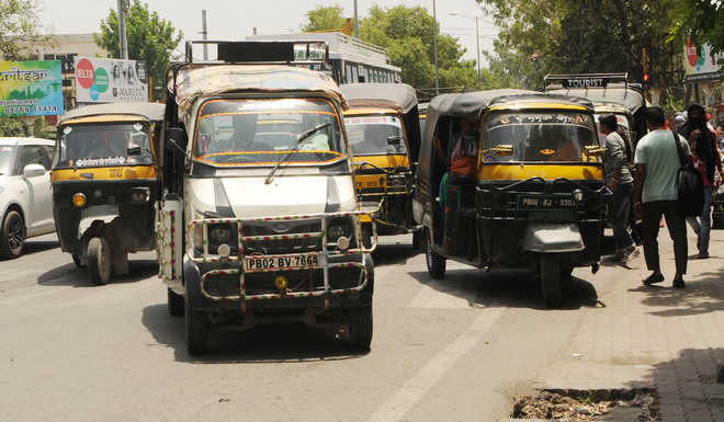 Auto-rickshaw menace continues, HC directions go up in smoke