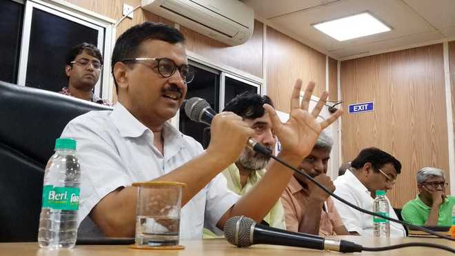 Kejriwal calls off sit-in protest after L-G asks him to meet bureaucrats
