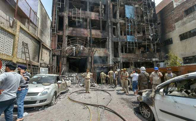 6 killed as fire engulfs 2 hotels in Lucknow