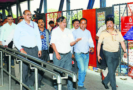 Surprise inspection at Nizamuddin rly station