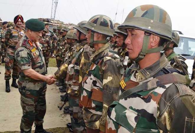 Army chief reviews security in Kashmir