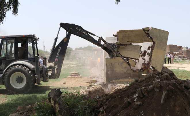 MC carries out demolition drive in DAV College