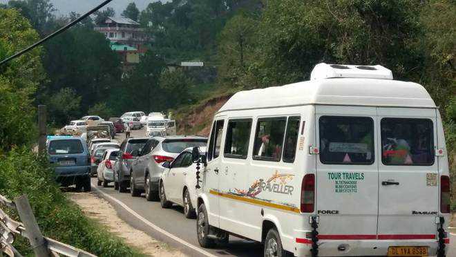 Traffic jams irk tourists, residents in Palampur