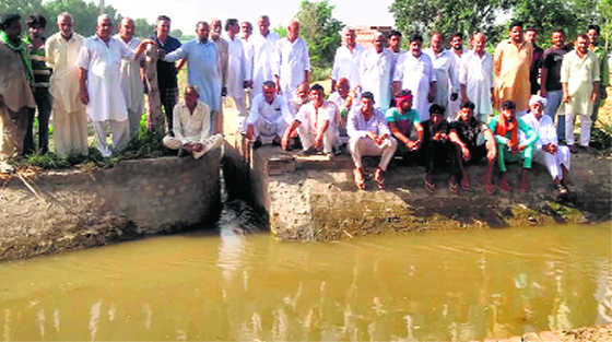 Farmers protest canal water theft