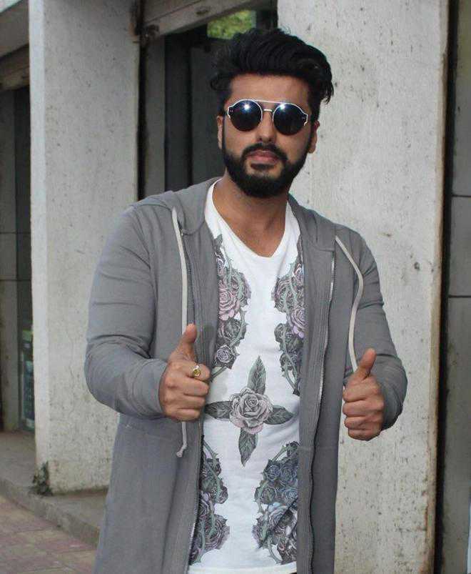 Arjun Kapoor showered with love by sisters on b''day