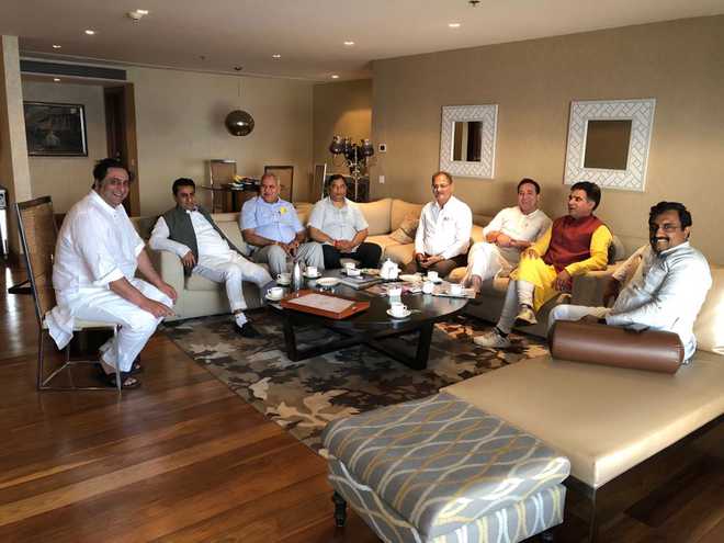 Madhav meets Lone along with BJP leaders