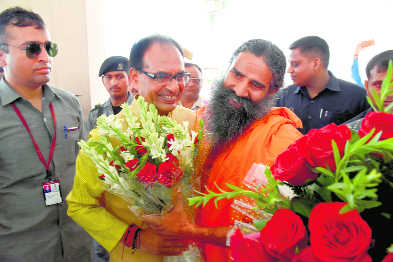 Shivraj Chauhan visits Patanjali Yogpeeth